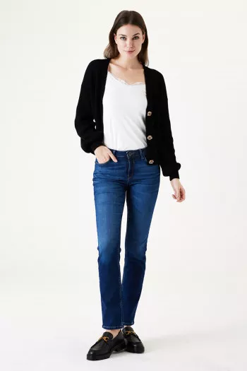 Une veste en jean à porter avec un pantalon de jogging noir et blanc (26  tenues et looks)