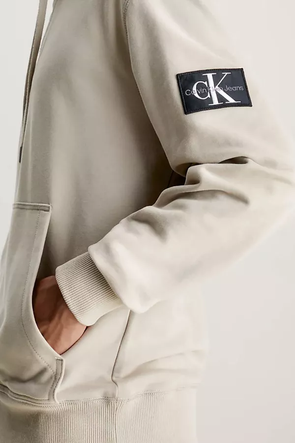 Sweat à capuche uni avec badge à l'épaule Calvin Klein