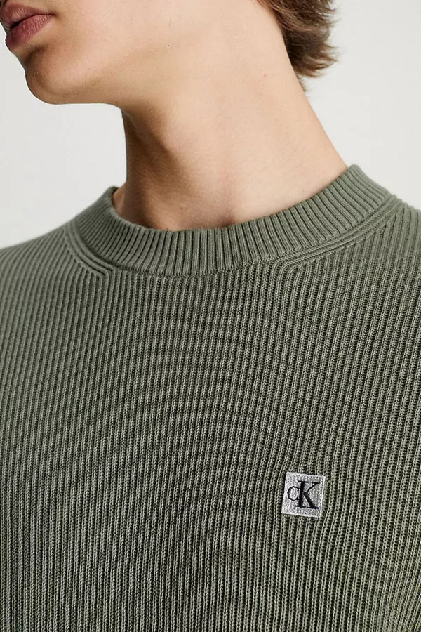 Pull uni en coton avec badge à la poitrine Calvin Klein