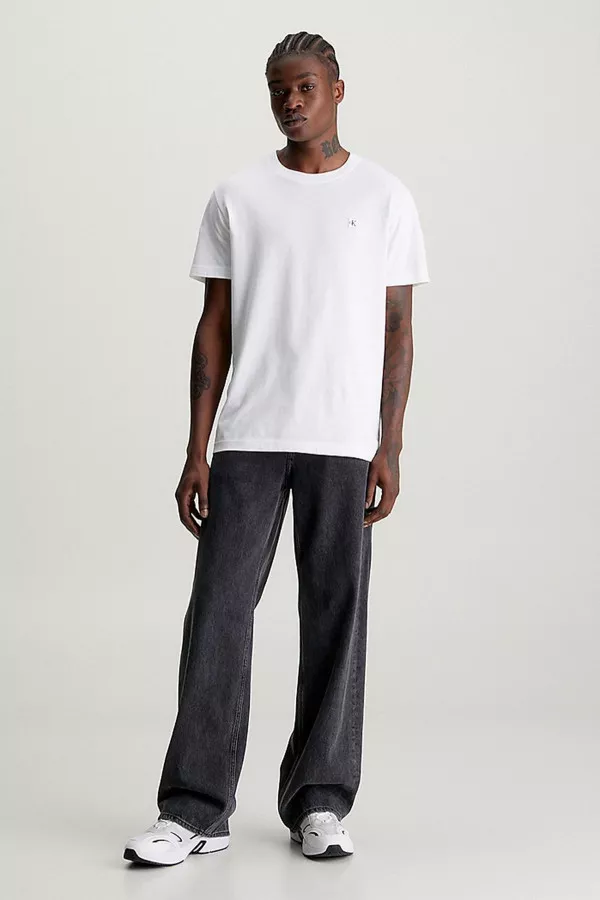 T-shirt uni en coton avec badge à la poitrine Calvin Klein