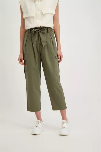 Pantalon cargo avec poches à rabat et taille élastique Vila
