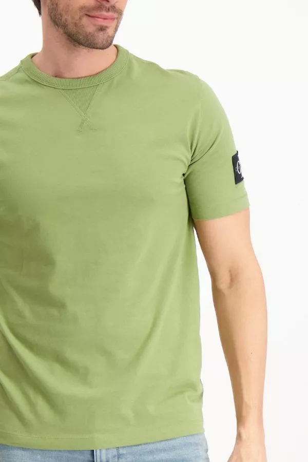 T-shirt uni en coton avec badge à la manche Calvin Klein