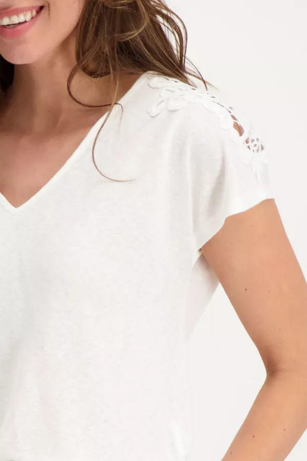 T-shirt uni avec dentelle aux épaules Vero Moda