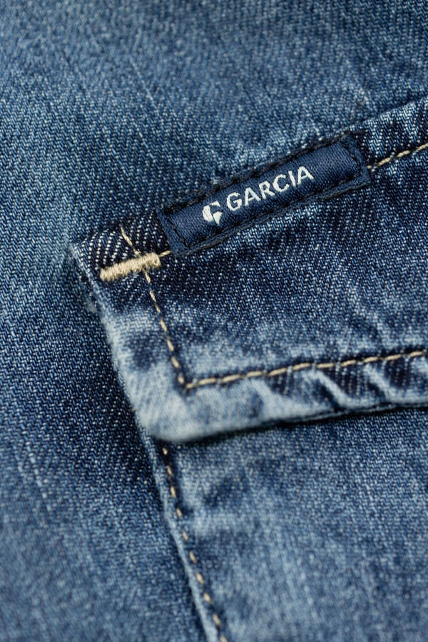 Chemise en jean délavée avec poches à rabats Garcia